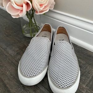 Sperry Slip-on Sneakers